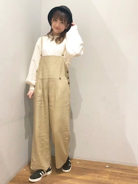 「earth music&ecology（アースミュージックアンドエコロジー）のアイテム（サロペット/オーバーオール、ブラック系）」を使った、HONOKAさん（レディース・164cm）の春コーディネート