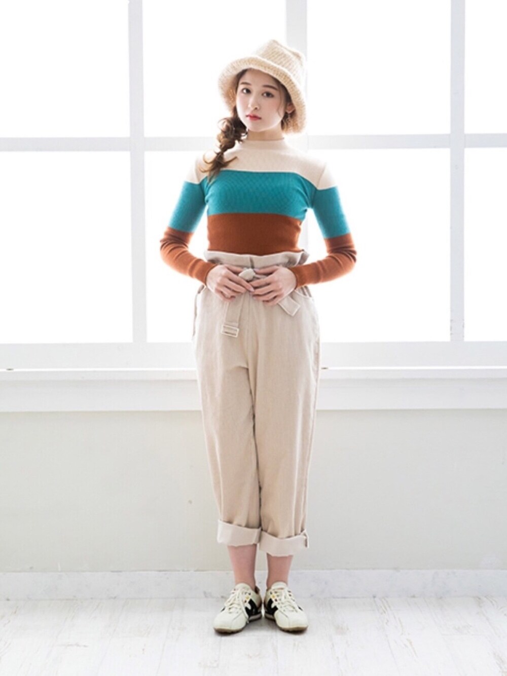「コーデュロイパンツ、ワイドパンツ、カジュアルコーデ、大人カジュアル、パンツコーデ、韓国ファッション、休日スタイル、お洒落さんとつながりたい、プチプラコーデ、ママコーデ」｜「SCRUMのコーデュロイワイドパンツ（その他パンツ、ホワイト系）」を使った、SCRUMさん（レディース・161cm）の冬コーディネートの1枚目の写真