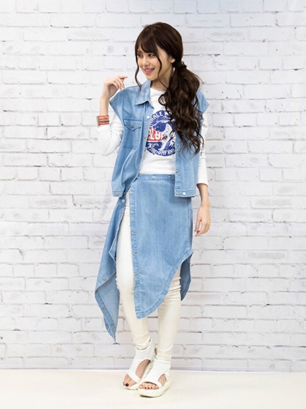 「デニムワンピース、デニムコーデ、ワンピース×デニム、韓国ファッション、お花見コーデ、春、ワンピース、オトナ女子、リラックススタイル」｜「スカイブルー♡の3in・1デニムワンピース（ワンピース、ブルー系）」を使った、SCRUMさん（レディース・161cm）の春コーディネートの1枚目の写真