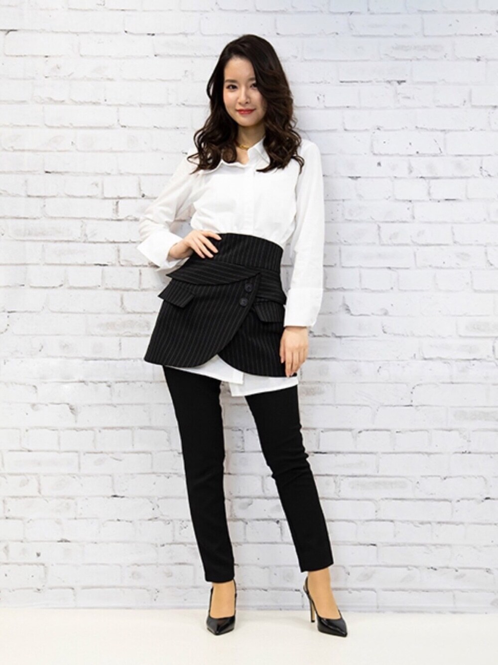 「今日のコーデ、韓国ファッション、シャツワンピ、アンバランスシャツ、シンプル、プチプラコーデ、ootd、はるコーデ、アラサー、アラフォー」｜「SCRUMのアンバランスブラウスセット（ワンピース/ドレス、ブラック系）」を使った、SCRUMさん（レディース・161cm）の春コーディネートの1枚目の写真
