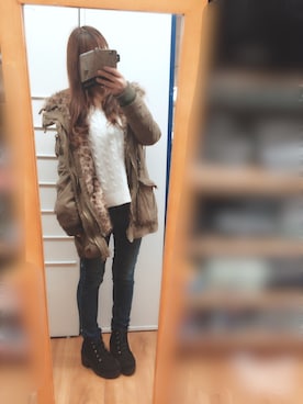 「リブニット」｜「アイテム（ミリタリージャケット）」を使った、ワンコさん（レディース・154cm）の冬コーディネート