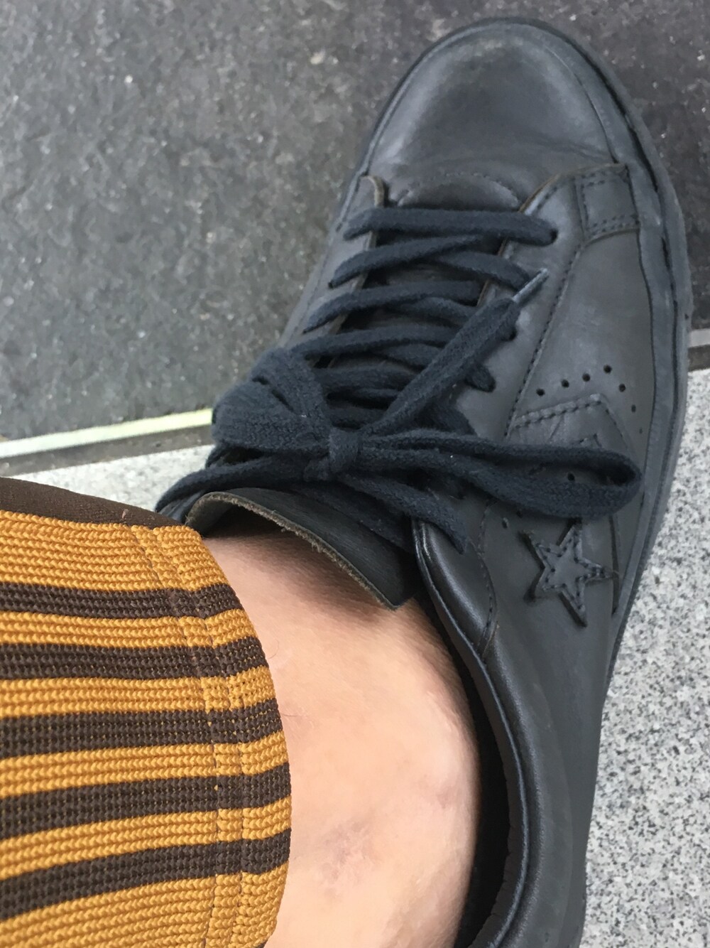 「スポーツMIX'18秋、古着MIX、NEEDLES、converse、ENGINEERED GARMENTS、寒くなってきた、うごきやすさ重視」｜「Engineered Garmentsのアイテム（スニーカー、ブラック系）」を使った、Kazutoshi  Mukainoさん（メンズ・177cm）の秋コーディネートの1枚目の写真
