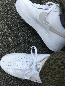 「NIKE（ナイキ）のNIKE WMNS AIR FORCE 1 '07 LX (WHITE/PLATINUM TINT-GAME ROYAL) 【SP】（スニーカー、ホワイト系）」を使った、Kazutoshi  Mukainoさん（メンズ・177cm）の夏コーディネート