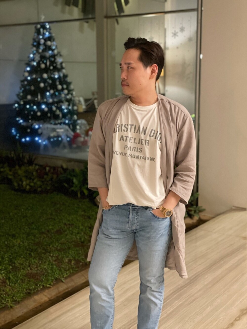 「mensfashion、menswear、lookbook」｜「Diorのアイテム（Tシャツ/カットソー、ホワイト系）」を使った、Mr. KoBeさん（メンズ・170cm）の冬コーディネートの1枚目の写真