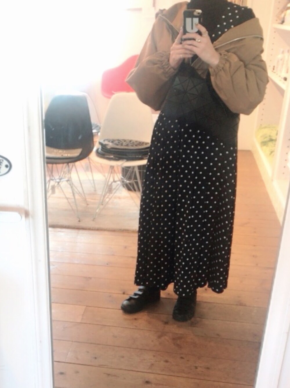 「baobao、ドット、ワンピース、秋コーデ、ootd、outfit、スニーカー、カジュアルコーデ、シンプル」｜「MILKFED.のPOLKA DOT DRESS（ドレス、ブラック系）」を使った、mikittyさん（レディース・160cm）の秋コーディネートの1枚目の写真