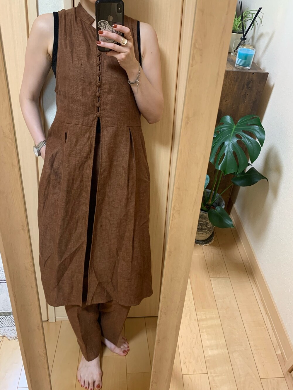 「セットアップ、麻、ブラウン、ワントーンコーデ、ootd、シンプル、カジュアルコーデ、今日のコーデ、ブラウンコーデ、大人カジュアル」｜「TODAYFULのヘリンボーンリネンベスト（ベスト、ブラウン系）」を使った、mikittyさん（レディース・160cm）の夏コーディネートの1枚目の写真