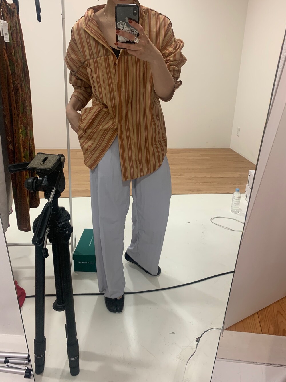 「シンプル、カジュアルコーデ、シャツスタイル、柄シャツ、ストライプ、ootd、シンプルコーデ、シャツ、ゆるコーデ、大人カジュアル」｜「TODAYFULのオーガンジーストライプシャツ（シャツ/ブラウス、オレンジ系）」を使った、mikittyさん（レディース・160cm）の夏コーディネートの1枚目の写真