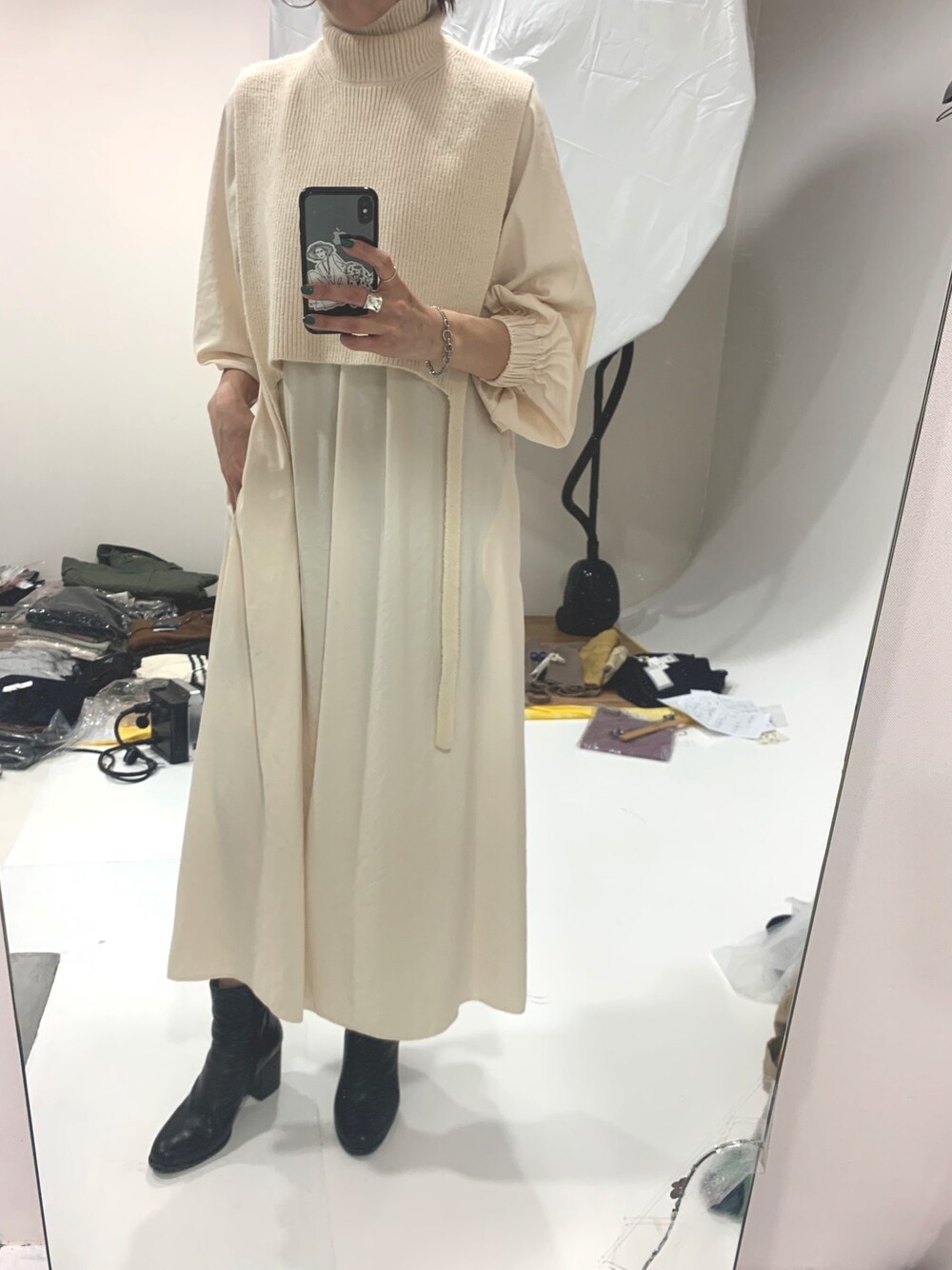 「ホワイトコーデ、オールホワイト、大人カジュアル、シンプル、シンプルコーデ、ワンピース、ootd、coordinate、秋コーデ、秋服準備はじめました」｜「TODAYFULのネックギャザードレス（ワンピース、ホワイト系）」を使った、mikittyさん（レディース・160cm）の秋コーディネートの1枚目の写真