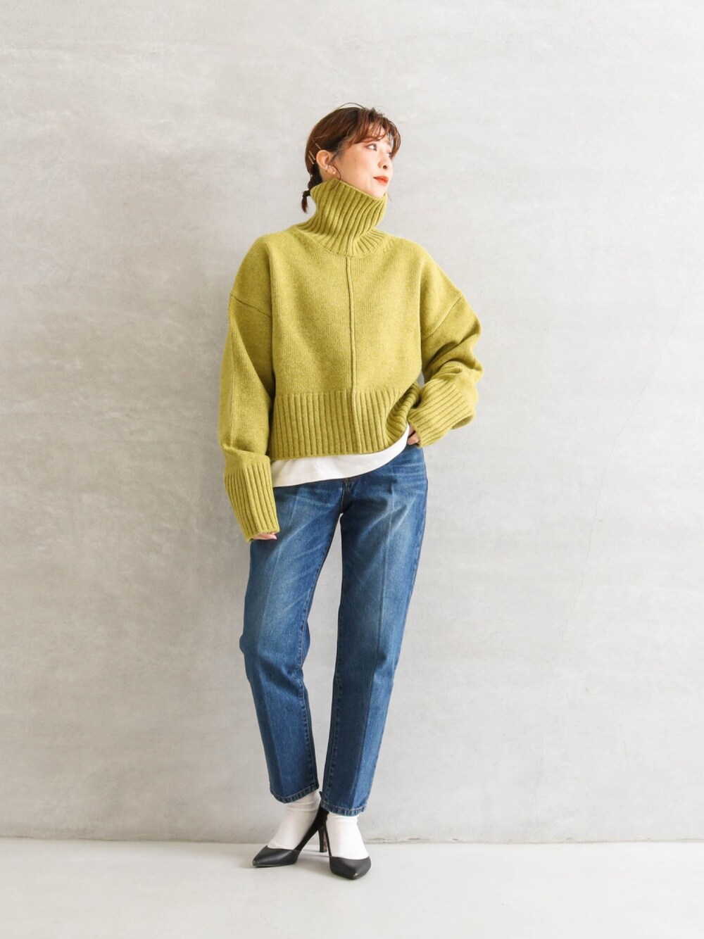 「年末WEAR感謝祭、冬、ニット、今日のコーデ、ootd、コーディネート、シンプル、シンプルコーデ、カジュアル、デニムパンツ」｜「TODAYFULのヘビータートルニット（ニット/セーター、グリーン系）」を使った、mikittyさん（レディース・160cm）の冬コーディネートの1枚目の写真