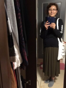 「UNIQLO（ユニクロ）のアイテム（Tシャツ/カットソー、ブラック系）」を使った、いきものの聖絵さん（レディース・163cm）の秋コーディネート