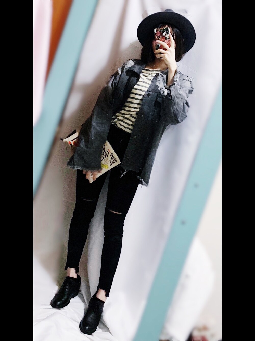 「秋冬コーデ、saint james、秋冬、ストライプ、カジュアル、denim、SJYP、causal、emoda_jeans」｜「EMODAのニーカットアシメクラッシュパギンス（デニムパンツ、ブラック系）」を使った、咲さん（レディース・160cm）の冬コーディネートの1枚目の写真