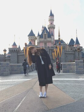 「sneakers」｜「アイテム（チェスターコート）」を使った、Maggie Lintimyiさん（レディース・163cm）の冬コーディネート
