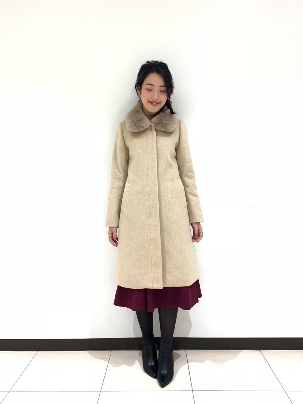 「スカート、テチチ(Te chichi)、Te chichi CLASSIC、コート、ファー、ベージュ、プラム」｜「Te chichi CLASSICのアイテム（ジャケット/アウター、ベージュ系）」を使った、yumi.techichiさん（レディース・163cm）の秋コーディネートの1枚目の写真