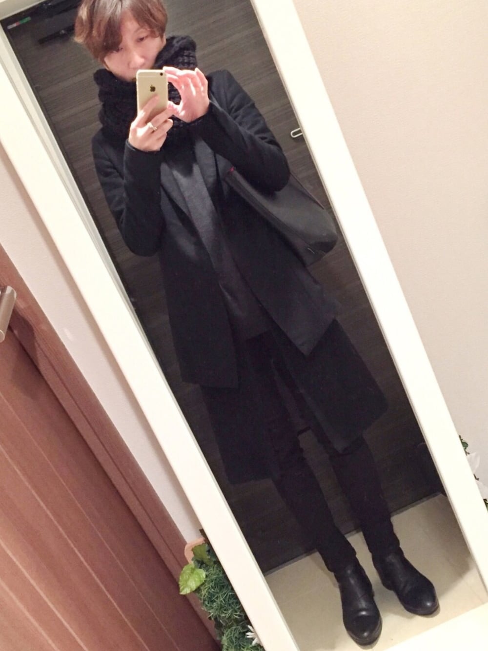 「JULIUS、UNIQLO、ユニクロ、LAD MUSICIAN、Martin Margiela、Chrome Hearts、黒スキニー、モード、モノトーン」｜「JULIUSのアイテム（ダウンジャケット/コート、ブラック系）」を使った、alpakaさん（メンズ・170cm）の冬コーディネートの1枚目の写真