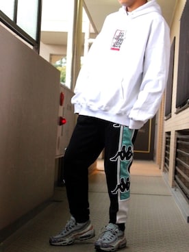 「BlackEyePatch（ブラックアイパッチ）のアイテム（パーカー）」を使った、jujukong minoriさん（メンズ・167cm）の春コーディネート