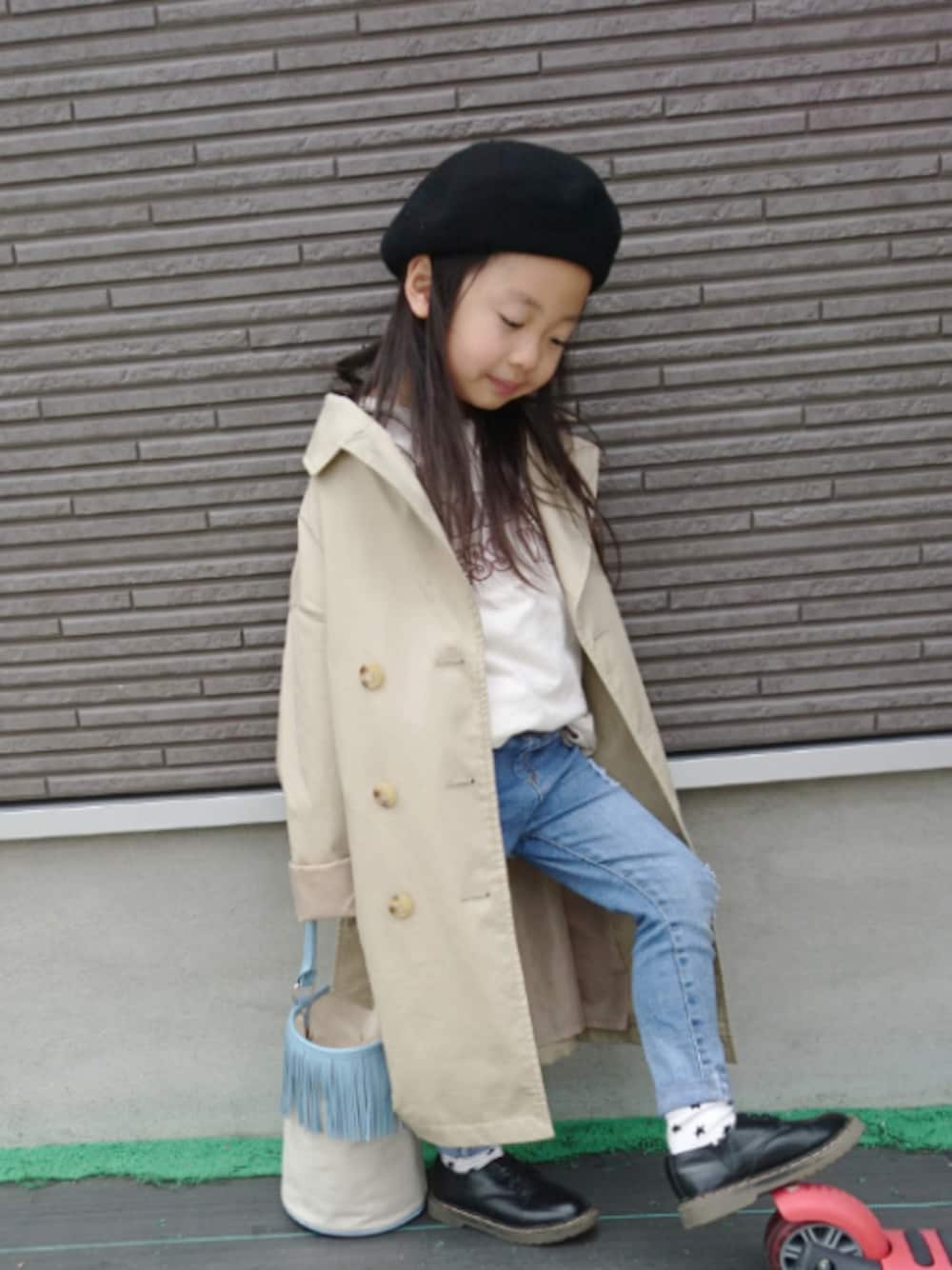 「女の子コーデ、春コーデ、トレンチコート、ベレー帽、プチプラコーデ、デニム、韓国子供服、4歳」｜「GUのアイテム（トレンチコート、ベージュ系）」を使った、skhanaさん（キッズ・100cm）の春コーディネートの1枚目の写真