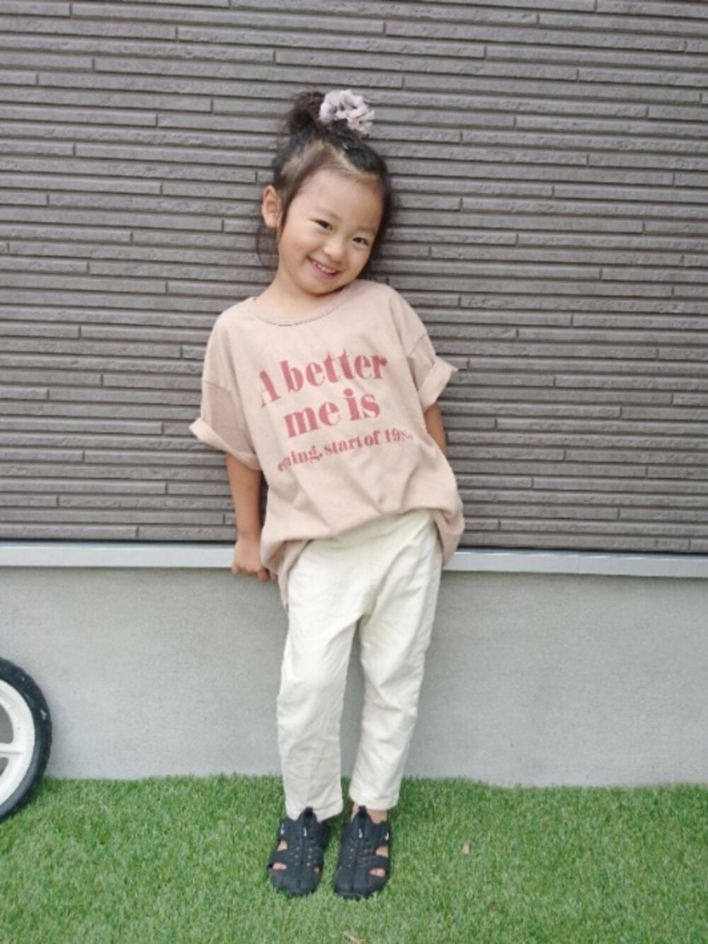 「ワントーンコーデ、NIKE、ベージュコーデ、ロゴT、韓国子供服、キッズファッション、プチプラ」｜「Birthdayのアイテム（Tシャツ/カットソー、ベージュ系）」を使った、skhanaさん（キッズ・100cm）の夏コーディネートの1枚目の写真