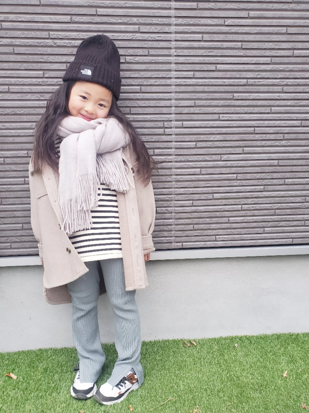 「おしゃれさんと繋がりたい、キッズコーデ、ミントグリーン、ニットパンツ、ボーダー、冬アウター着回しチャレンジ、プティマイン、女の子コーデ」｜「CIAOPANIC TYPYの【ママとおそろい】ニットメルトンCPOジャケット（ミリタリージャケット、ベージュ系）」を使った、skhanaさん（キッズ・100cm）の冬コーディネートの1枚目の写真