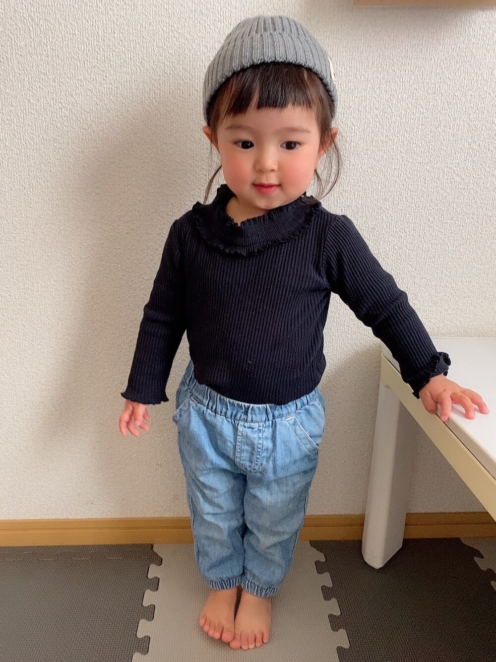 「女の子、女の子コーデ、kids、子どもコーデ、1歳11ヶ月」｜「BREEZEのアイテム（トップス、ブラック系）」を使った、rihoさん（キッズ・70cm）の冬コーディネートの1枚目の写真
