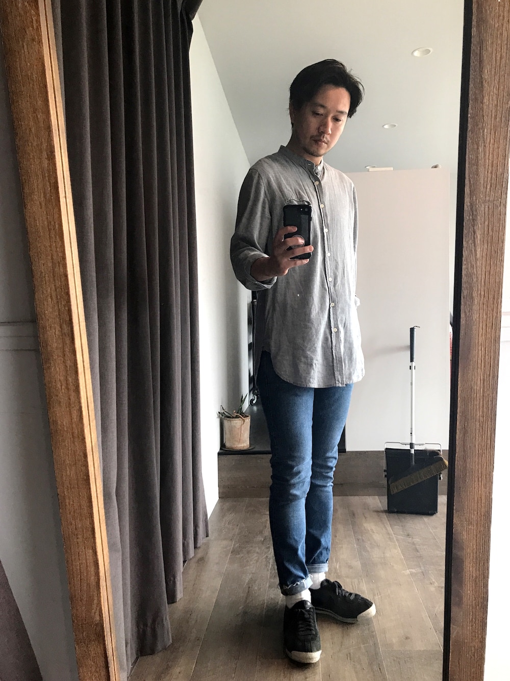 「肌ウーノ、PR、大人カジュアル、ノーカラーシャツ、パパコーデ、美容師、浜松、浜松市、メンズ、メンズコーデ」｜「no brandのアイテム（シャツ/ブラウス、グレー系）」を使った、tkoさん（メンズ・175cm）の春コーディネートの1枚目の写真