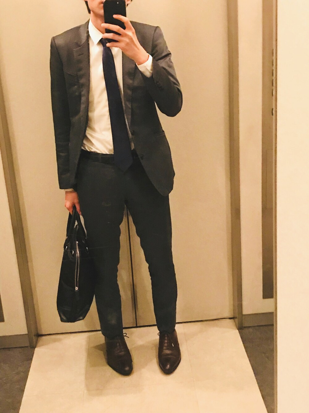 「suit selectのアイテム（セットアップ、グレー系）」を使った、kさん（メンズ・165cm）の春コーディネートの1枚目の写真
