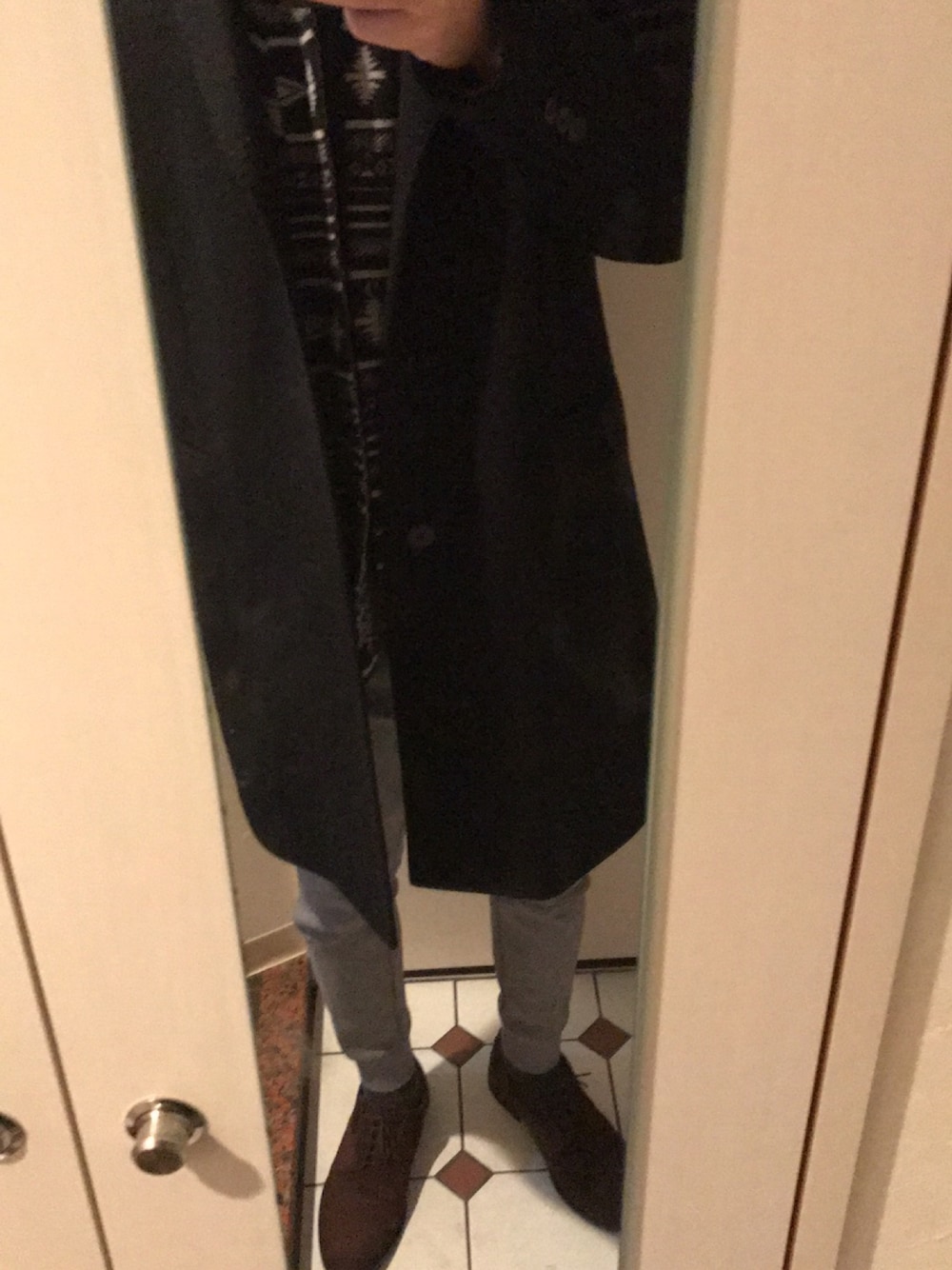「UNIQLOのアイテム（チェスターコート、ブラック系）」を使った、yunyun_jpさん（メンズ・177cm）の冬コーディネートの1枚目の写真