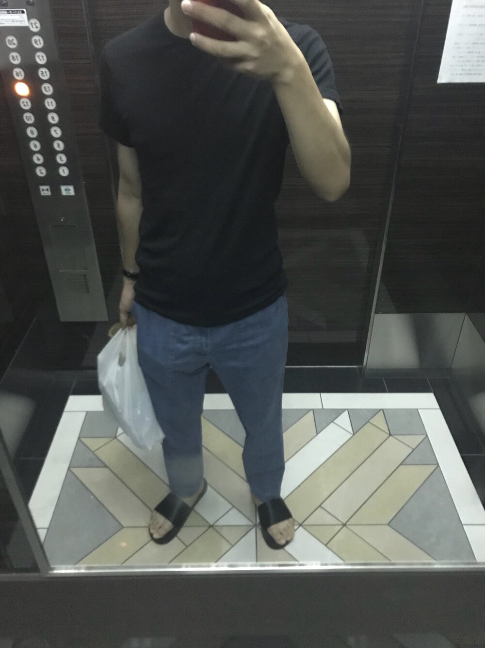 「UNIQLOのMEN スーピマコットンクルーネックT（半袖）A（Tシャツ/カットソー、ブラック系）」を使った、yunyun_jpさん（メンズ・177cm）の夏コーディネートの1枚目の写真