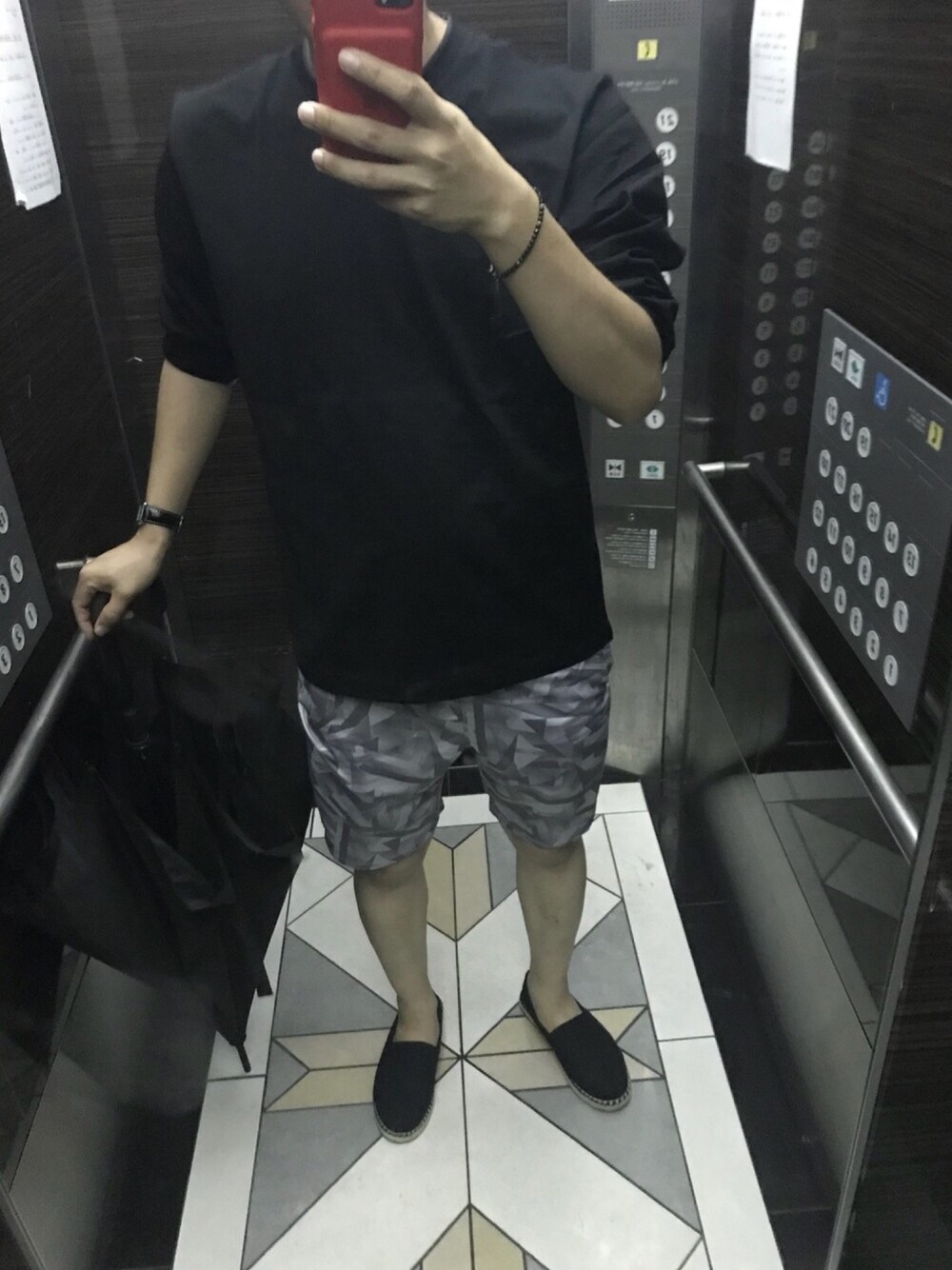 「ハーフパンツコーデ、夏セールで買いました」｜「GUのアイテム（Tシャツ/カットソー、ブラック系）」を使った、yunyun_jpさん（メンズ・177cm）の夏コーディネートの1枚目の写真