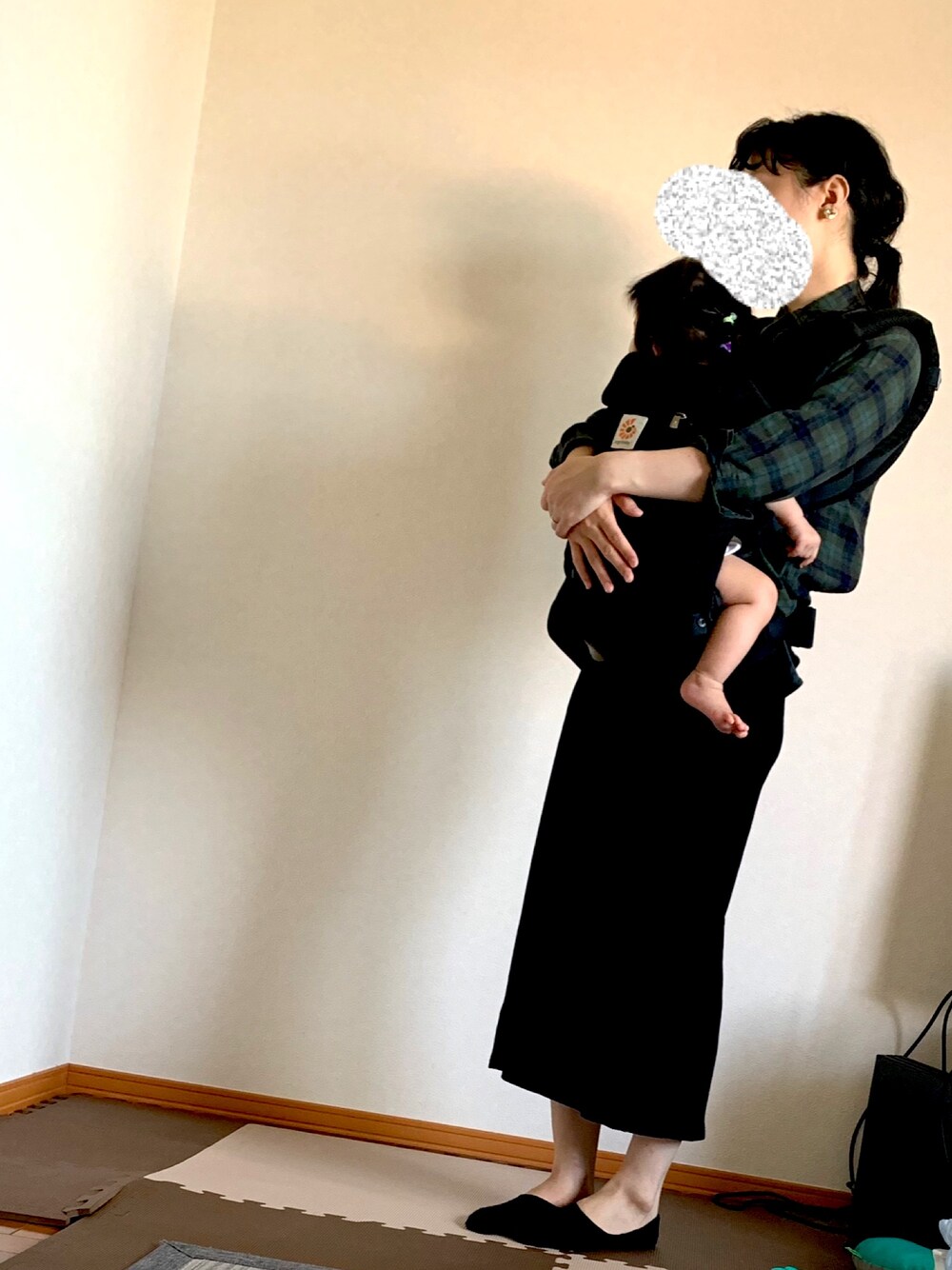「チェック柄に恋してる、シンプルコーデ、ママコーデ、ママ＆娘」｜「GLOBAL WORKのアイテム（シャツ/ブラウス、グリーン系）」を使った、なおさん（レディース・158cm）の秋コーディネートの1枚目の写真