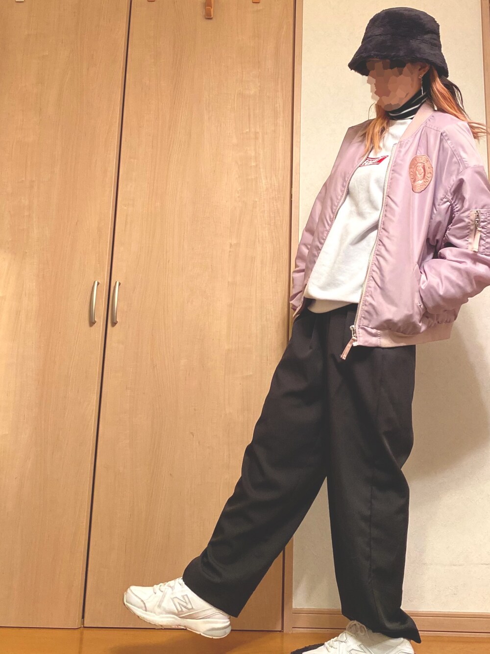 「メンズライク、カジュアル、ビッグシルエット、プチプラ、MA-1」｜「RETRO GIRLのアイテム（スラックス、ブラック系）」を使った、annaさん（レディース・162cm）の秋コーディネートの1枚目の写真