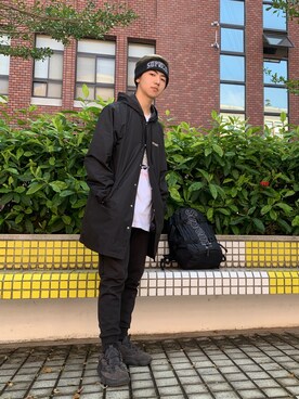 「STUSSY（ステューシー）のアイテム（トレンチコート）」を使った、EMさん（メンズ・170cm）の冬コーディネート