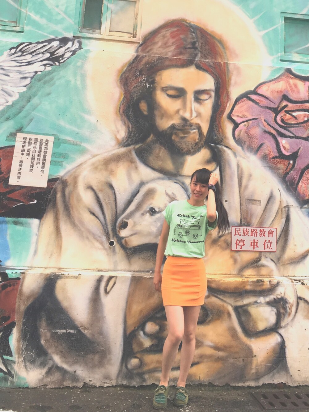 「casual、colorful、ootd、Cute、summer、street、streetstyle、chic、green、orange」｜「solerebelsのアイテム（スリッポン、グリーン系）」を使った、Arieoさん（レディース・168cm）の夏コーディネートの1枚目の写真