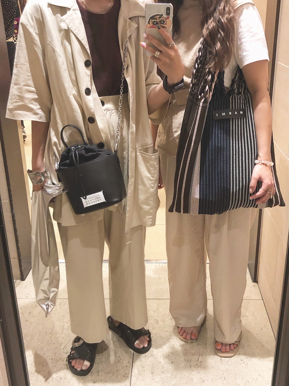 「夏コーデ、シンプルコーデ、パンツスタイル、セットアップ、ベージュコーデ」｜「nokchaのアイテム（シャツ/ブラウス、ベージュ系）」を使った、kaakoさん（レディース・151cm）の夏コーディネートの1枚目の写真