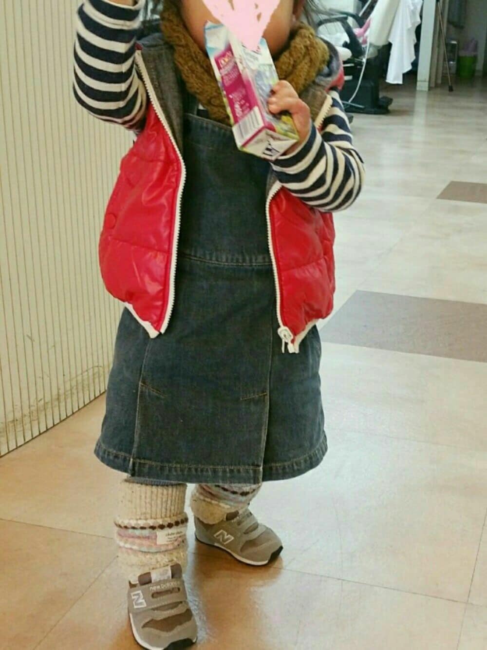 「ハンドメイド、EDWIN、コムサイズム、ニューバランス、しまむら、シンプルコーデ、カジュアル、ミキハウス、スプリングSENSEOFPLACE」｜「4zu9 handmadeのアイテム（ネックウォーマー/スヌード、グリーン系）」を使った、4zu9さん（キッズ・80cm）の春コーディネートの1枚目の写真