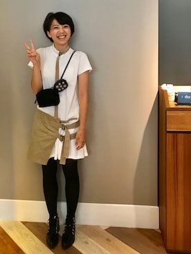 「TOGA PULLA（トーガ　プルラ）のアイテム（ボディバッグ/ウエストポーチ）」を使った、YIWENさん（レディース・165cm）の夏コーディネート
