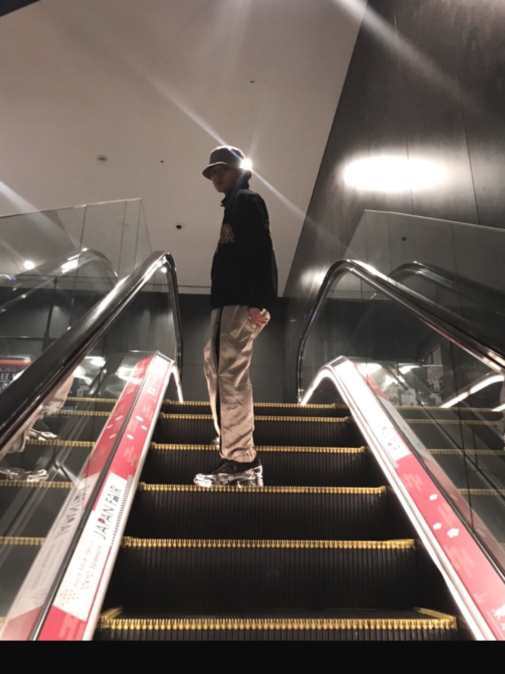 「SASQUATCHfabrix.のアイテム（パンツ、シルバー系）」を使った、gitaiさん（メンズ・170cm）の春コーディネートの1枚目の写真