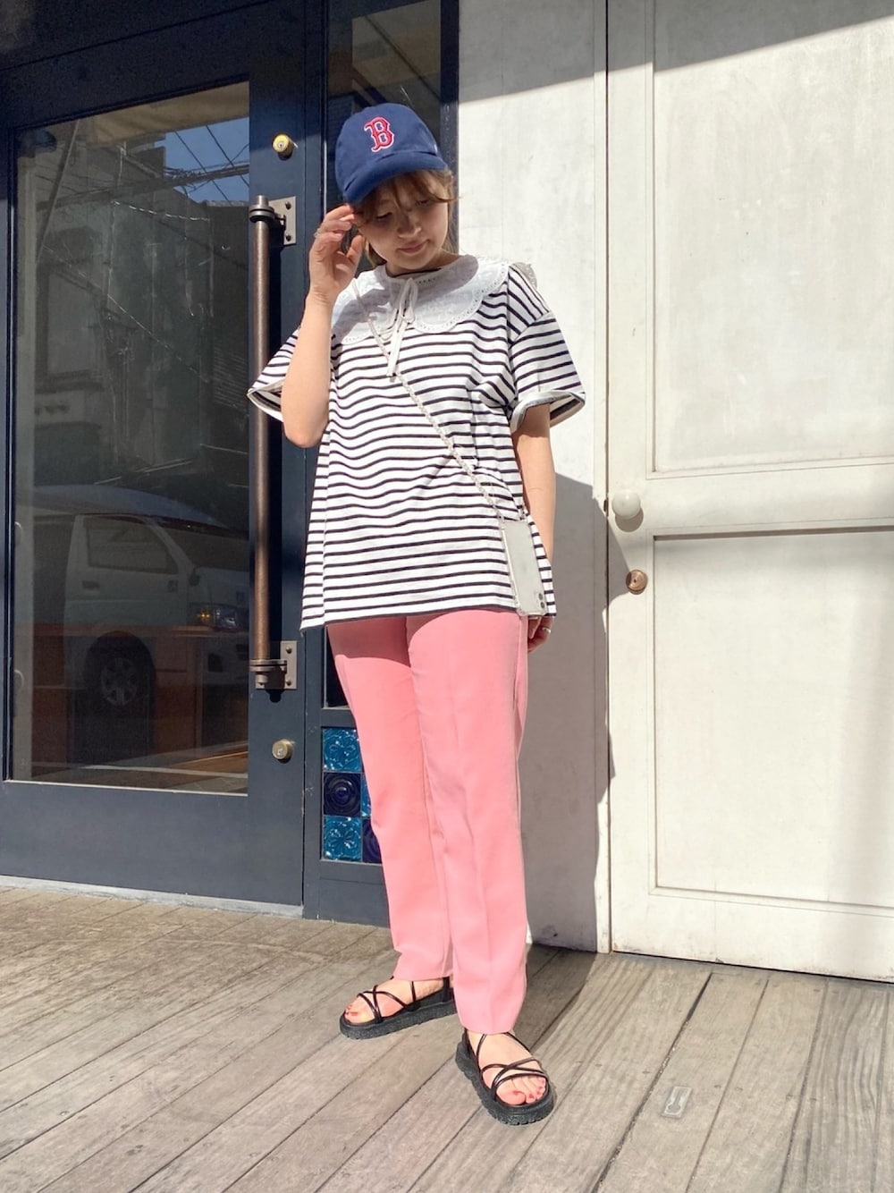 「つけ襟、カラーパンツ、ボーダー、カジュアルコーデ、キャップ、春夏コーデ、プチプラ」｜「SPINNSのアイテム（キャップ、ブルー系）」を使った、てちさん（レディース・152cm）の春コーディネートの1枚目の写真