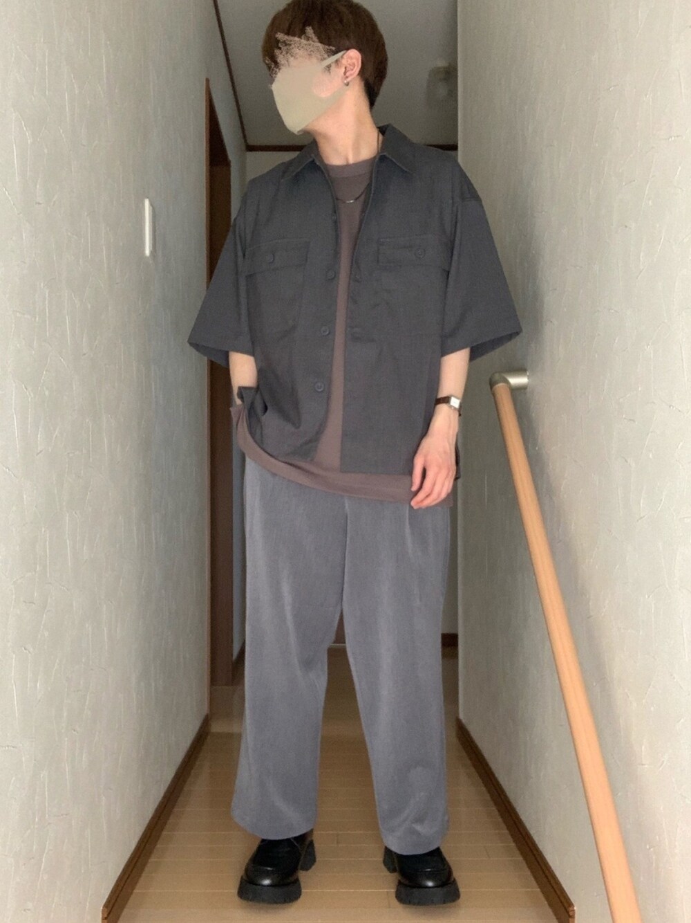 「お洒落さんとつながりたい、ゆるコーデ、シンプルコーデ、ワントーンコーデ、リラックススタイル、オーバーサイズ、大学生、淡色コーデ、セットアップ、春夏コーデ」｜「GUのアイテム（シャツ/ブラウス、グレー系）」を使った、Nagayuさん（メンズ・167cm）の夏コーディネートの1枚目の写真