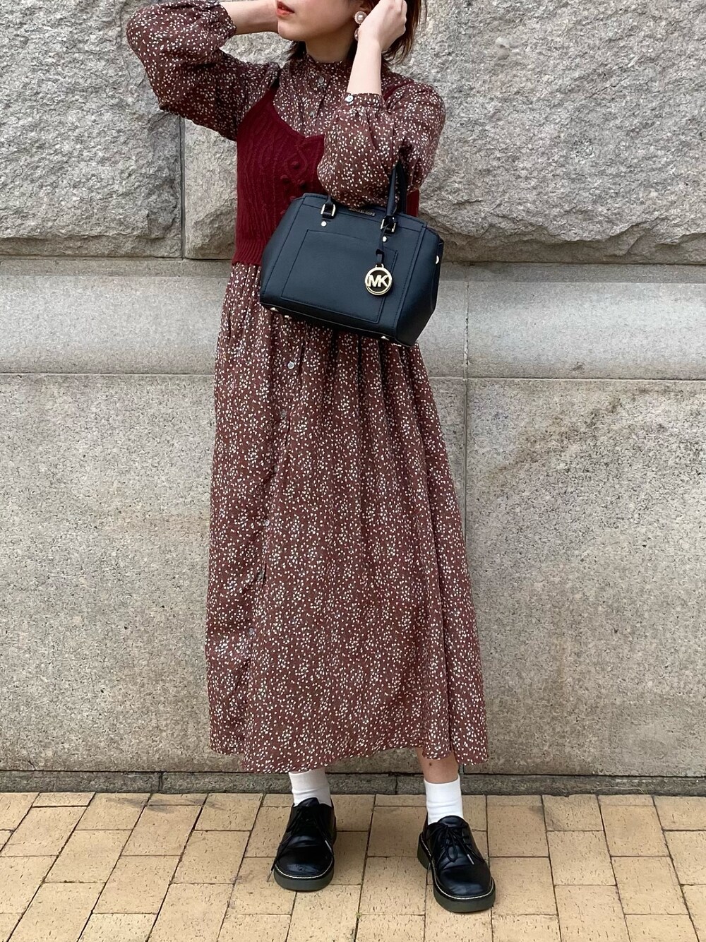 「きれいめカジュアル、シンプルコーデ、ゆるコーデ、お洒落さんとつながりたい、ラクチンコーデ、春服、花柄ワンピース、花柄、春コーデ、はるコーデ」｜「AS KNOW AS PINKYのアイテム（ワンピース、ブラウン系）」を使った、うざみちゃん🦈さん（レディース・158cm）の春コーディネートの1枚目の写真