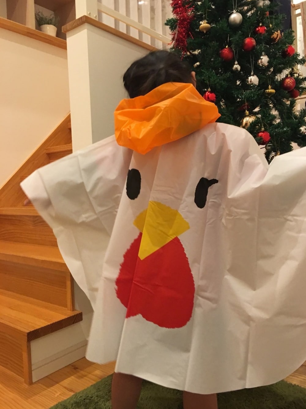 「ニワトリ、からあげくん、Lawson、ポンチョ、低身長、kids、おしゃれさんと繋がりたい」｜「LAWSON からあげクンのアイテム（水着、ホワイト系）」を使った、ゾゾジローさん（メンズ・186cm）の秋コーディネートの1枚目の写真