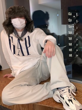 「GAP（ギャップ）のアイテム（スウェット、ホワイト系）」を使った、きよまるさん（メンズ・165cm）の冬コーディネート