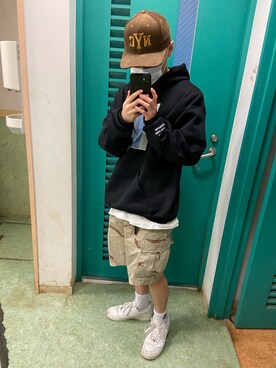 「BlackEyePatch（ブラックアイパッチ）のアイテム（パーカー）」を使った、きよまるさん（メンズ・165cm）の秋コーディネート