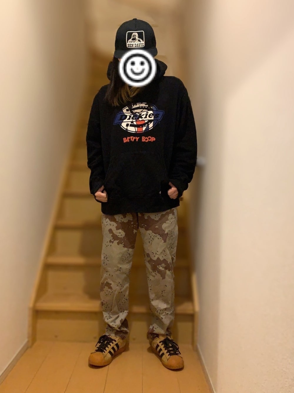 「私の推しブランド、Dickies、GU、BEN DAVIS、メンズライク、カモフラ、パーカー、オーバーサイズ、adidas originals、シェフパンツ」｜「Dickiesの Betty Boop(TM)裏起毛ロゴ抜きプリントプルオーバーパーカー（パーカー、ブラック系）」を使った、うまちゃん🔰さん（レディース・158cm）の冬コーディネートの1枚目の写真
