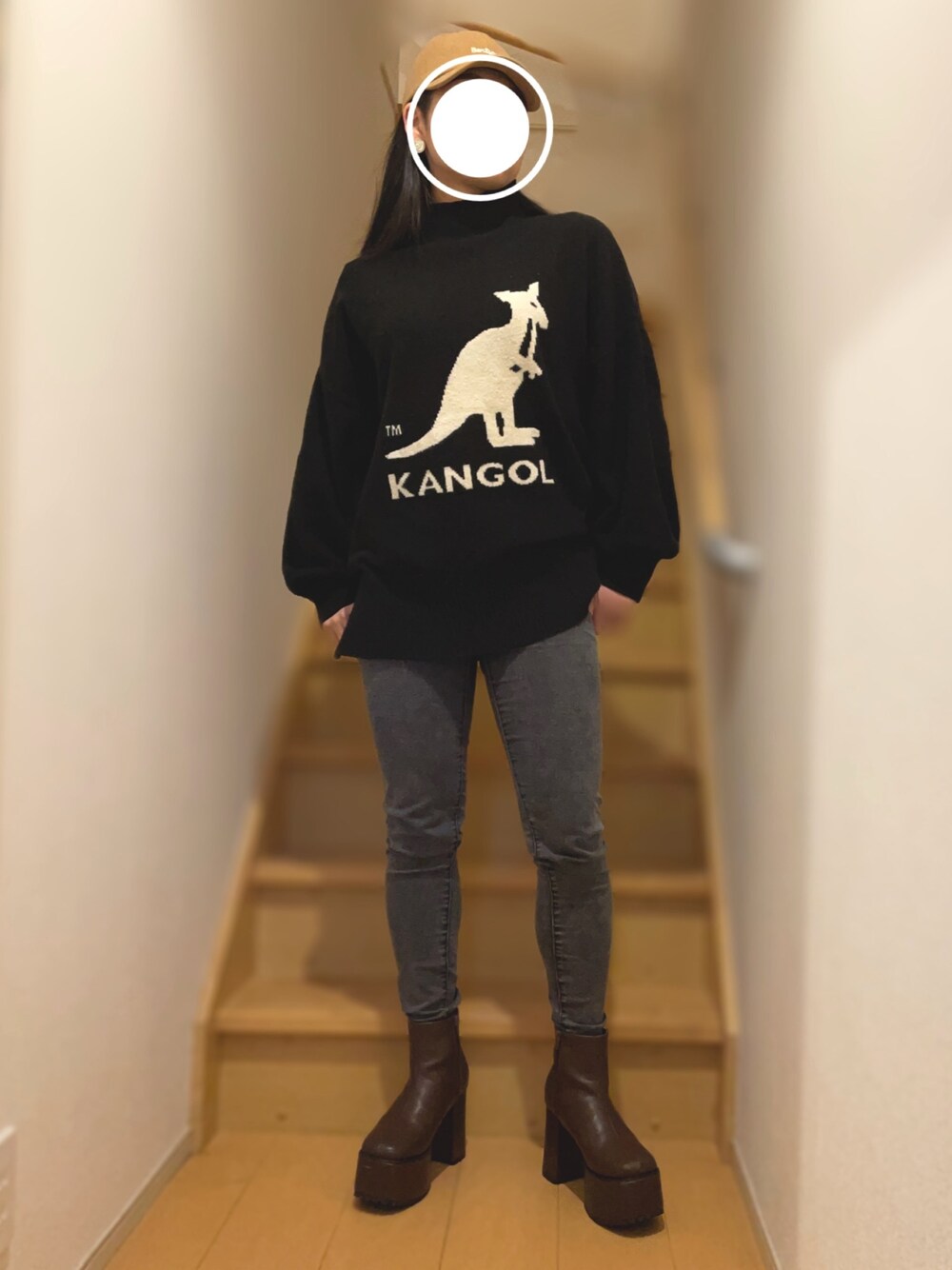 「シンプル、ニット、KANGOL、H&M、キャップ、パンツスタイル、着回しコーデ」｜「H&Mのアイテム（ニット/セーター、ブラック系）」を使った、うまちゃん🔰さん（レディース・158cm）の春コーディネートの1枚目の写真