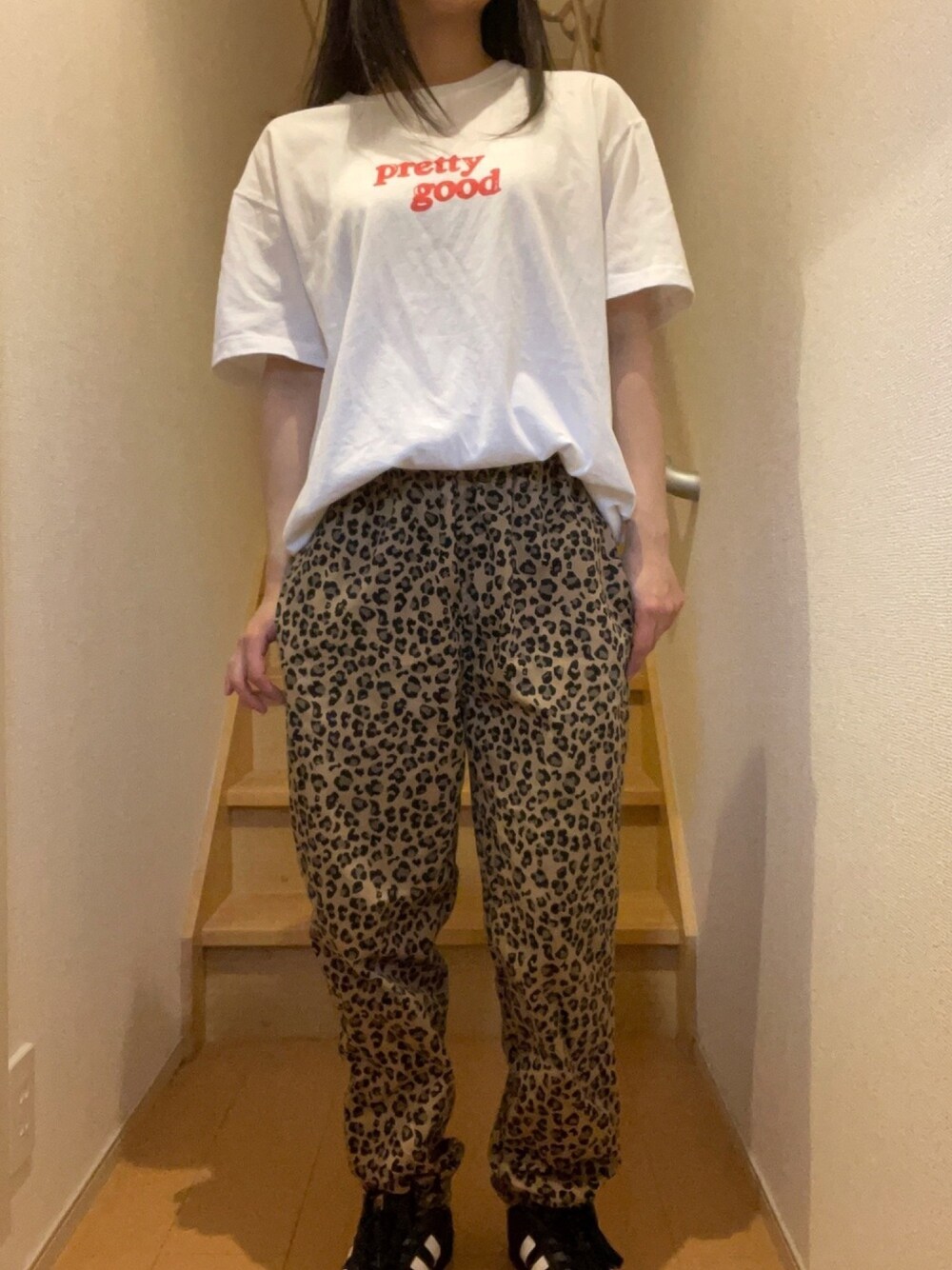 「ストリート、シェフパンツ、オーバーサイズ、スニーカー、プチプラ、白Tシャツ」｜「WEGOのWEGO/シェフパンツ（チノパンツ、その他）」を使った、うまちゃん🔰さん（レディース・158cm）の夏コーディネートの1枚目の写真