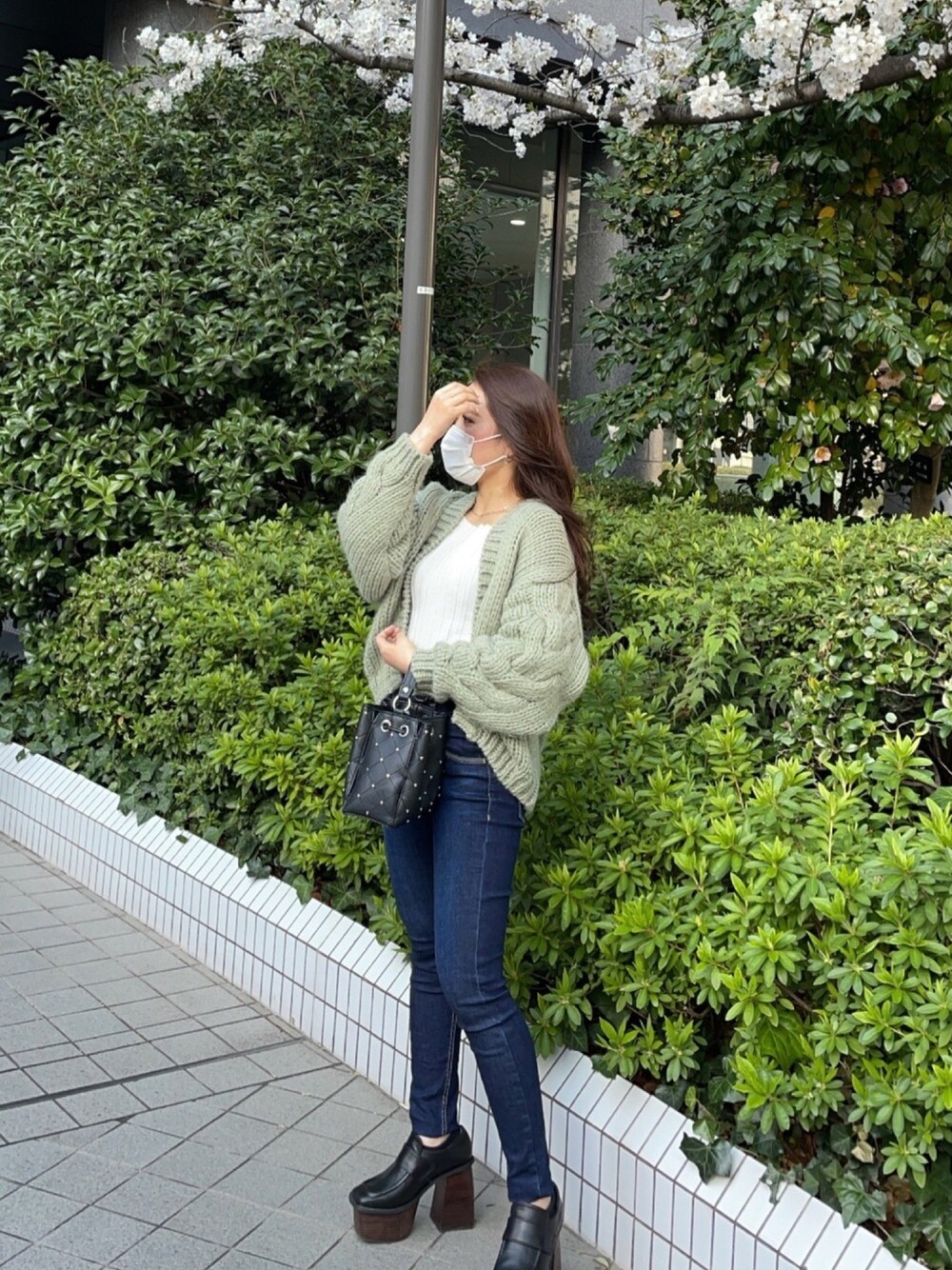 「シンプルコーデ、はるコーデ、プチプラコーデ、GRL、EMODA、ootd、低身長女子」｜「GRLのハンドケーブル編みニットカーディガン（カーディガン/ボレロ、グリーン系）」を使った、miyuさん（レディース・150cm）の春コーディネートの1枚目の写真
