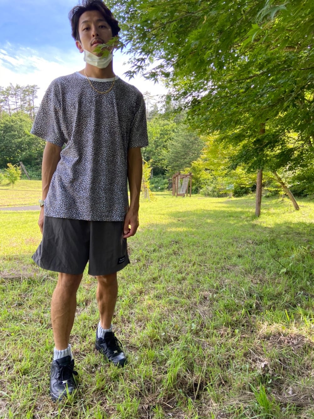 「supreme、ennoy、スタイリスト私物、1ldk、NIKE AIR FORCE、公園、お洒落さんとつながりたい、gold」｜「Supreme のアイテム（Tシャツ/カットソー、その他）」を使った、Takashi Hatanoさん（メンズ・175cm）の夏コーディネートの1枚目の写真