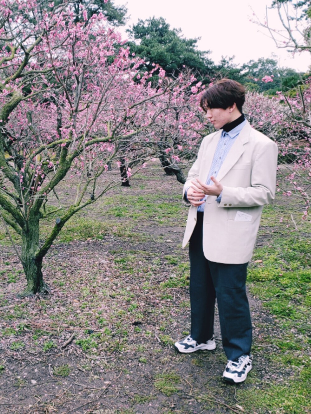 「栗林公園のアイテム（スーツパンツ、ピンク系）」を使った、はやとさん（メンズ・176cm）の冬コーディネートの1枚目の写真