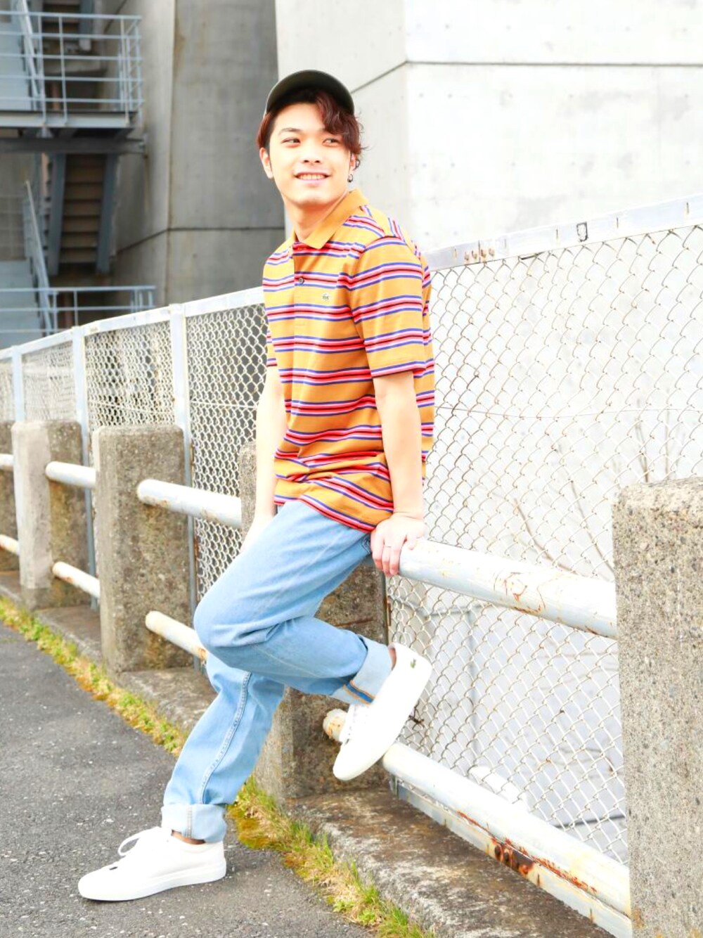 「LACOSTE、LACOSTEL!VE、ラコステ、ラコステライブ、ラコステダイバーシティ店」｜「LACOSTE L!VEのアイテム（ポロシャツ、その他）」を使った、岩切さん（メンズ・165cm）の春コーディネートの1枚目の写真