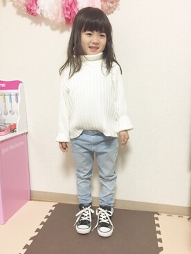 「CIAOPANIC TYPY（チャオパニックティピー）のアイテム（ニット/セーター、ホワイト系）」を使った、miii☺︎さん（キッズ・100cm）の冬コーディネート